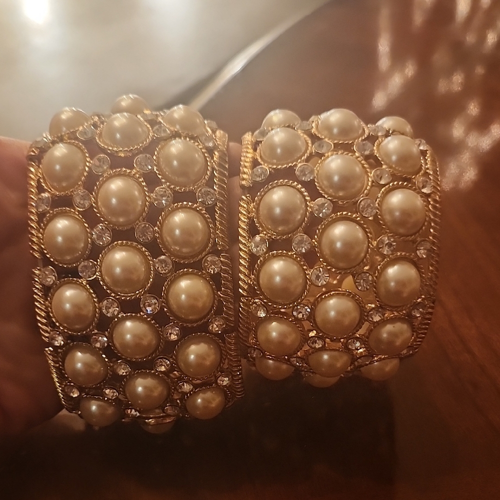 Elegant Gold and Pearl Women's Cuff Bracelet